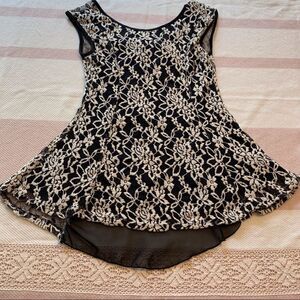 Julie’s Closet White/Black Dressy Top